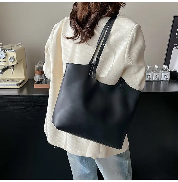 Women's Large Capacity Tan Shoulder Bag 2025 — feature 20