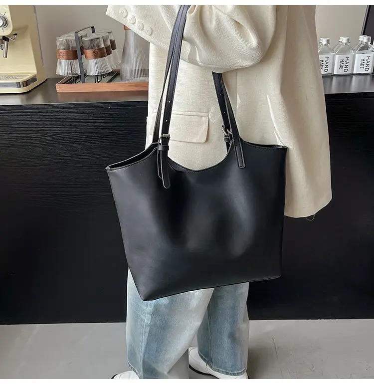 Women's Large Capacity Tan Shoulder Bag 2025 — feature 22