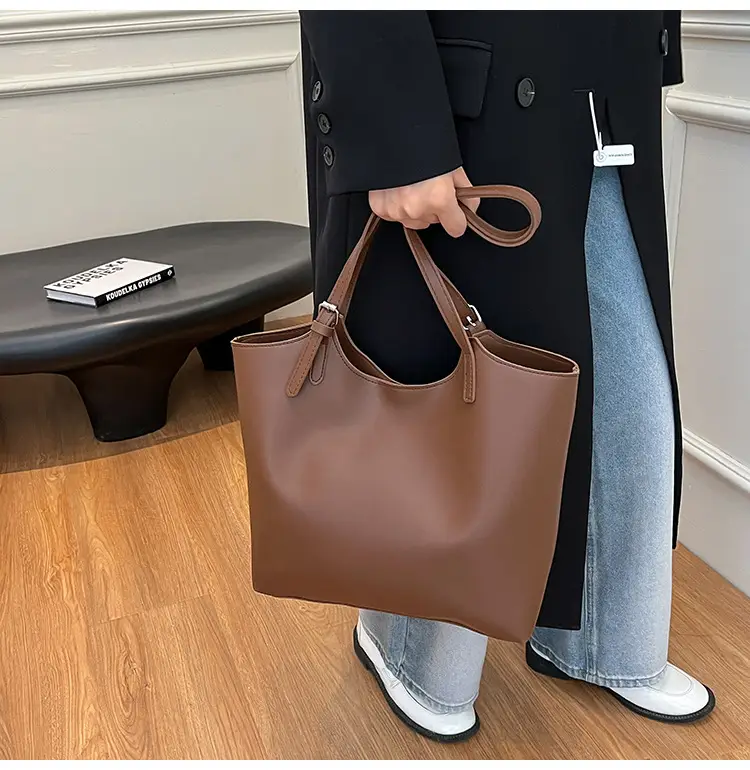 Women's Large Capacity Tan Shoulder Bag 2025 — feature 6