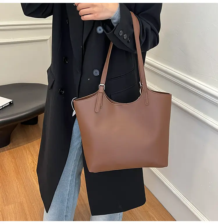 Women's Large Capacity Tan Shoulder Bag 2025 — feature 7
