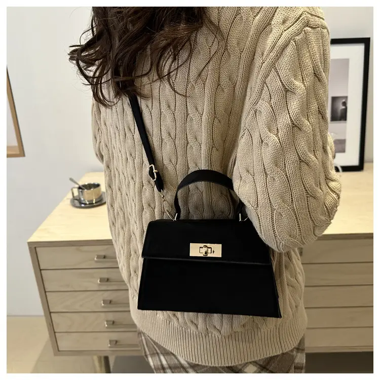 Black Retro Shoulder Crossbody Bag 2025 Kelly Style — feature 19