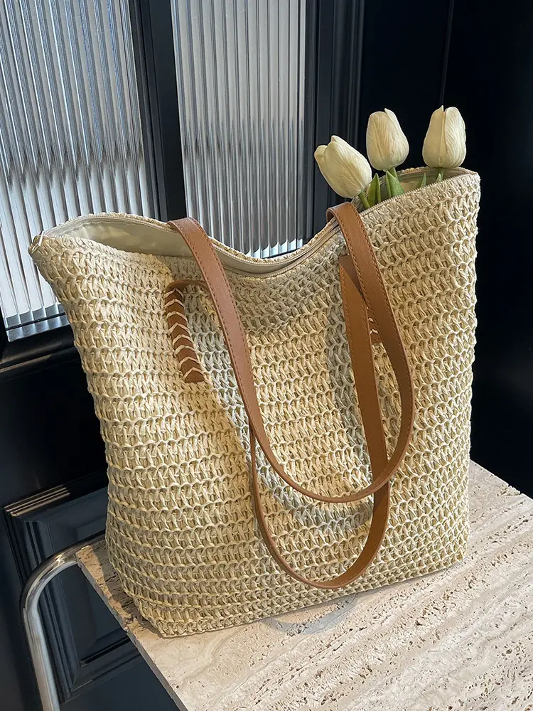 Hollow Straw Shoulder Bag Large Capacity Women