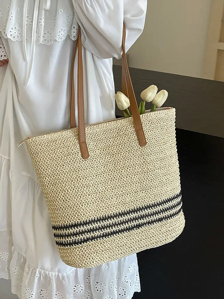 Hollow Straw Shoulder Bag Large Capacity Women