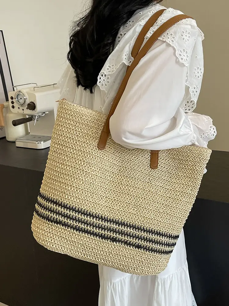 Hollow Straw Shoulder Bag Large Capacity Women