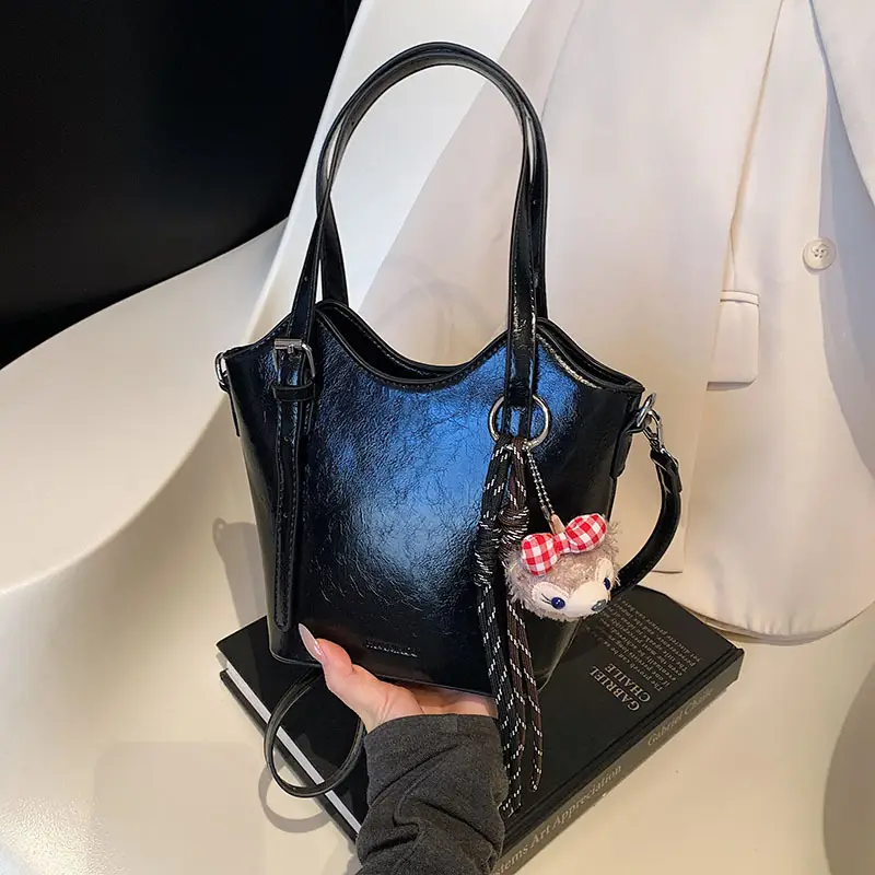 Elegant White Shoulder Bag with Tassel for Women - Image 6
