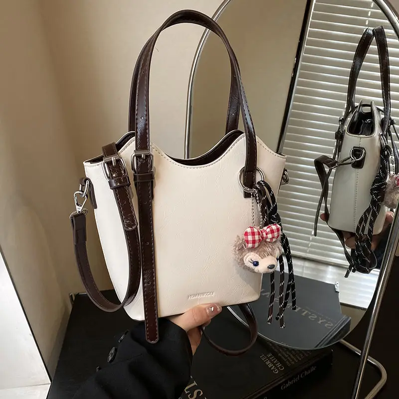 Elegant White Shoulder Bag with Tassel for Women - Image 7