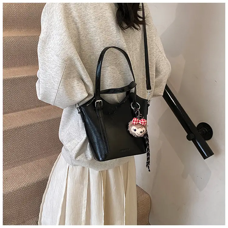 Elegant White Shoulder Bag with Tassel for Women — feature 10