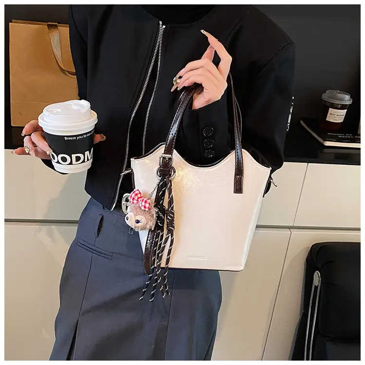 Elegant White Shoulder Bag with Tassel for Women — feature 11