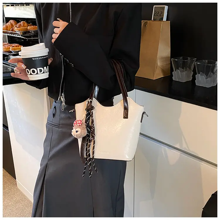 Elegant White Shoulder Bag with Tassel for Women — feature 12