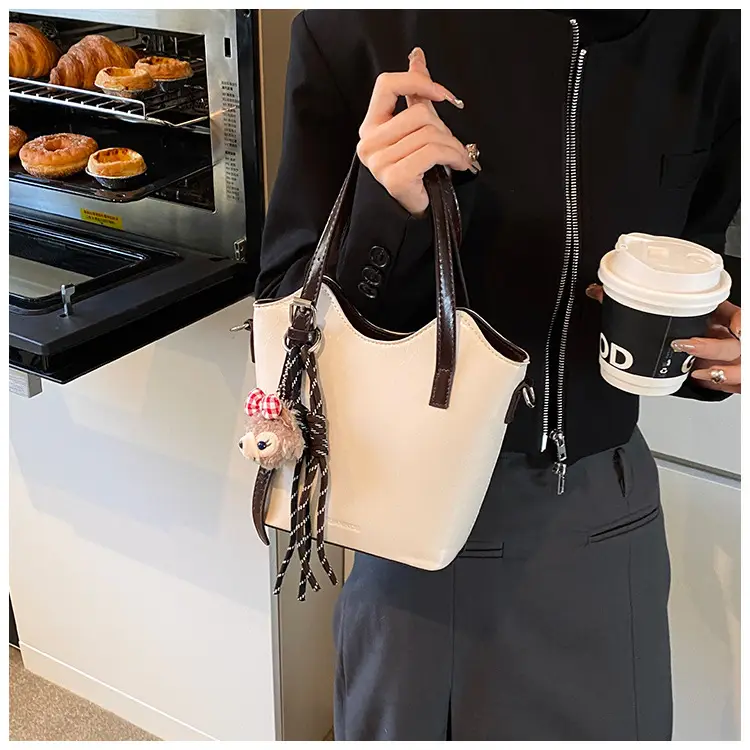 Elegant White Shoulder Bag with Tassel for Women — feature 13
