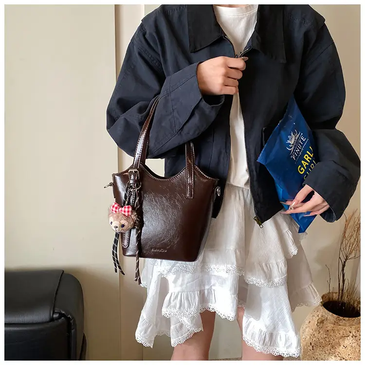 Elegant White Shoulder Bag with Tassel for Women — feature 15