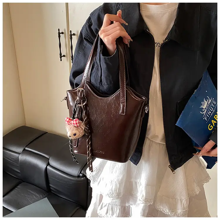 Elegant White Shoulder Bag with Tassel for Women — feature 16