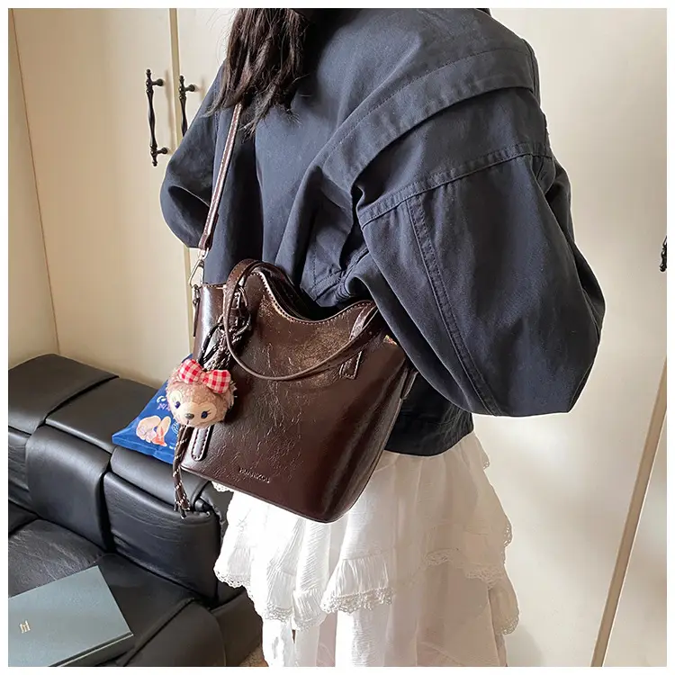 Elegant White Shoulder Bag with Tassel for Women — feature 17
