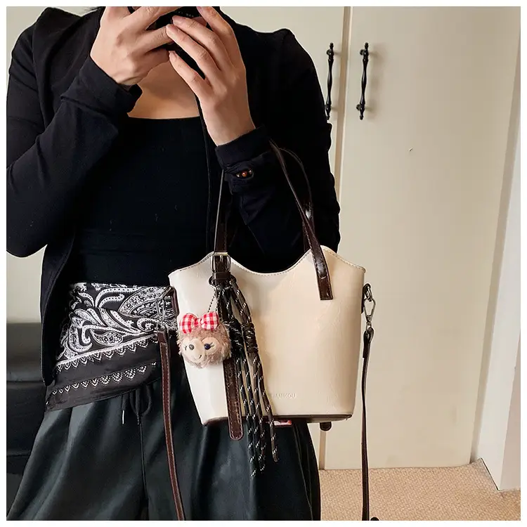 Elegant White Shoulder Bag with Tassel for Women — feature 18