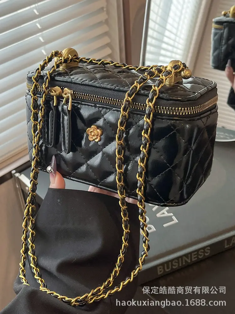 Women's Diamond Chain Shoulder Bag Maroon 2025