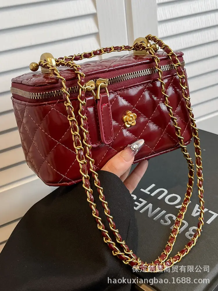 Women's Diamond Chain Shoulder Bag Maroon 2025