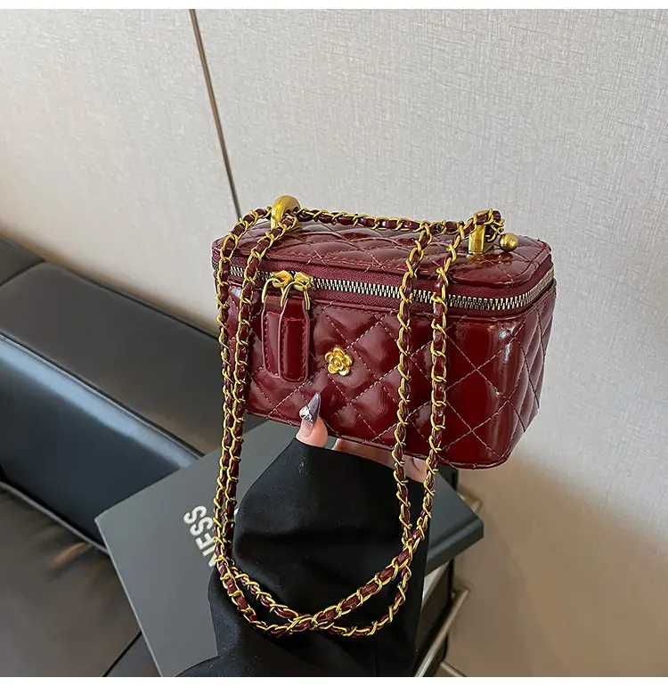 Women's Diamond Chain Shoulder Bag Maroon 2025 — feature 12