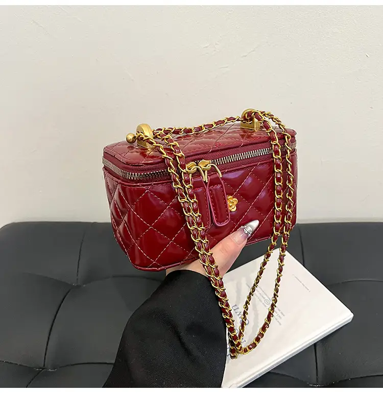 Women's Diamond Chain Shoulder Bag Maroon 2025 — feature 13