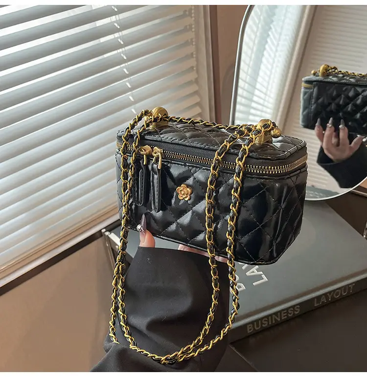 Women's Diamond Chain Shoulder Bag Maroon 2025 — feature 15