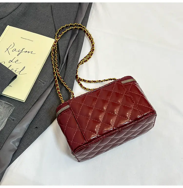 Women's Diamond Chain Shoulder Bag Maroon 2025 — feature 18