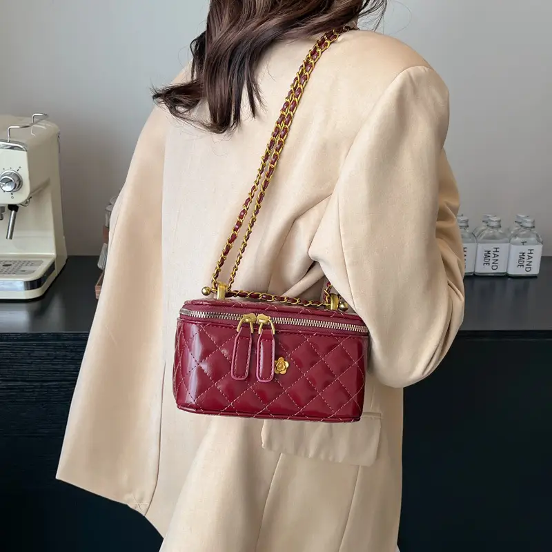 Women's Diamond Chain Shoulder Bag Maroon 2025