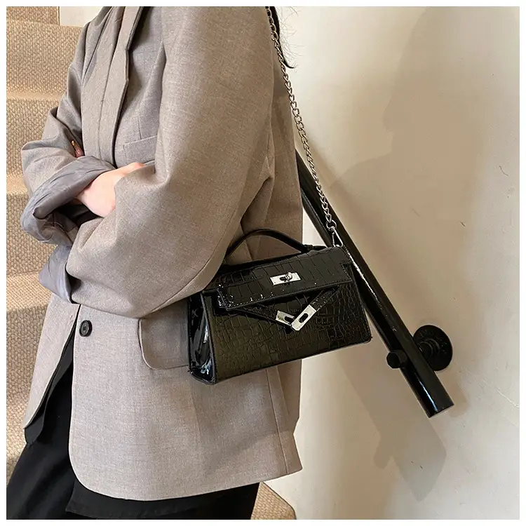 Red Croc Texture Shoulder Bag for Women 2025 — feature 10
