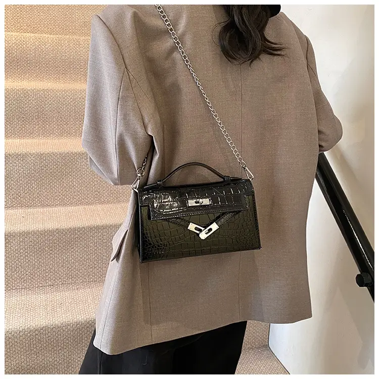 Red Croc Texture Shoulder Bag for Women 2025 — feature 11