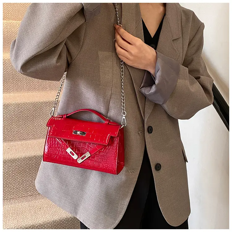 Red Croc Texture Shoulder Bag for Women 2025 — feature 15