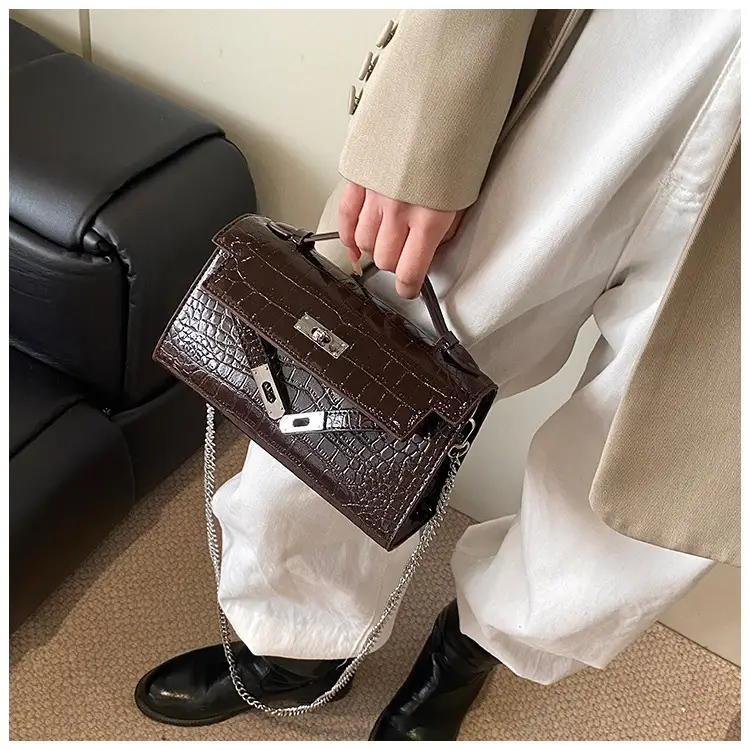 Red Croc Texture Shoulder Bag for Women 2025 — feature 21