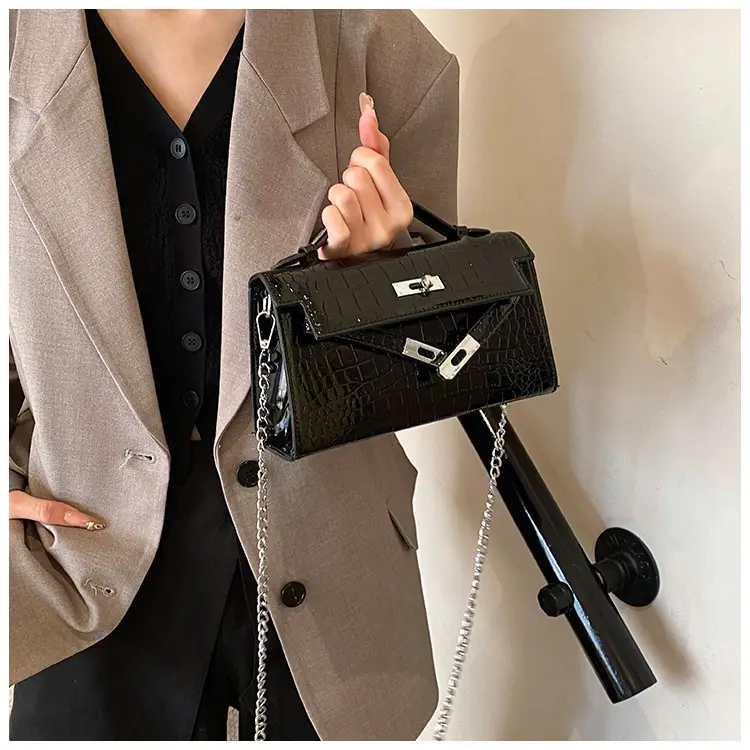 Red Croc Texture Shoulder Bag for Women 2025 — feature 9