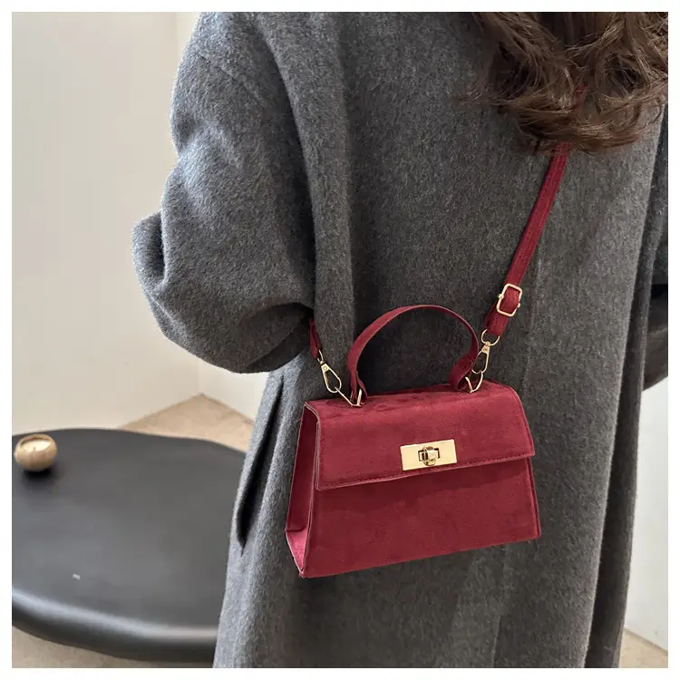 2025 Spring Brown Leather Shoulder Bag with Lock — feature 19