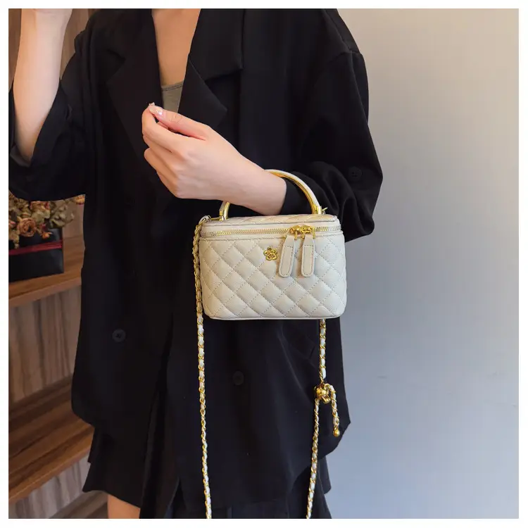 White Rhombic Crossbody Bag with Gold Chain — feature 10