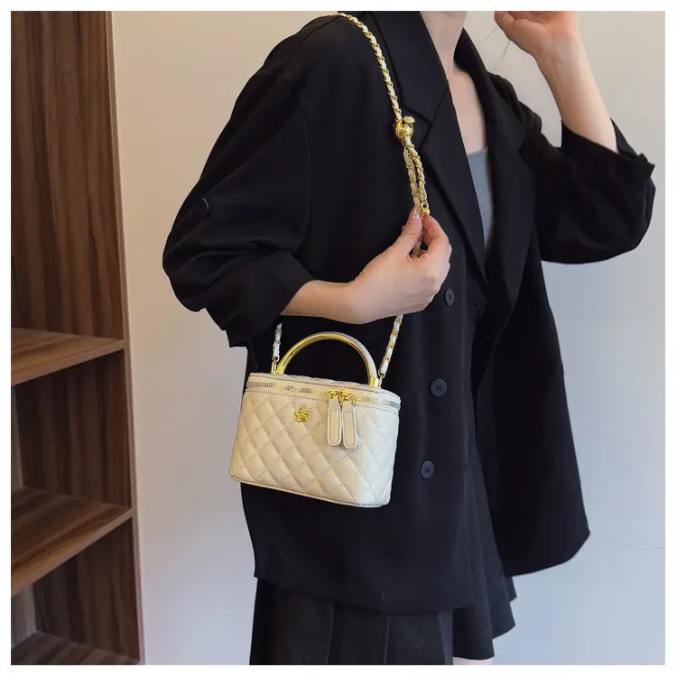 White Rhombic Crossbody Bag with Gold Chain — feature 11