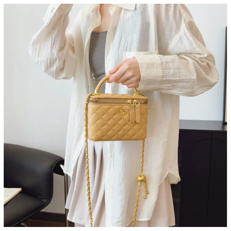 White Rhombic Crossbody Bag with Gold Chain — feature 13