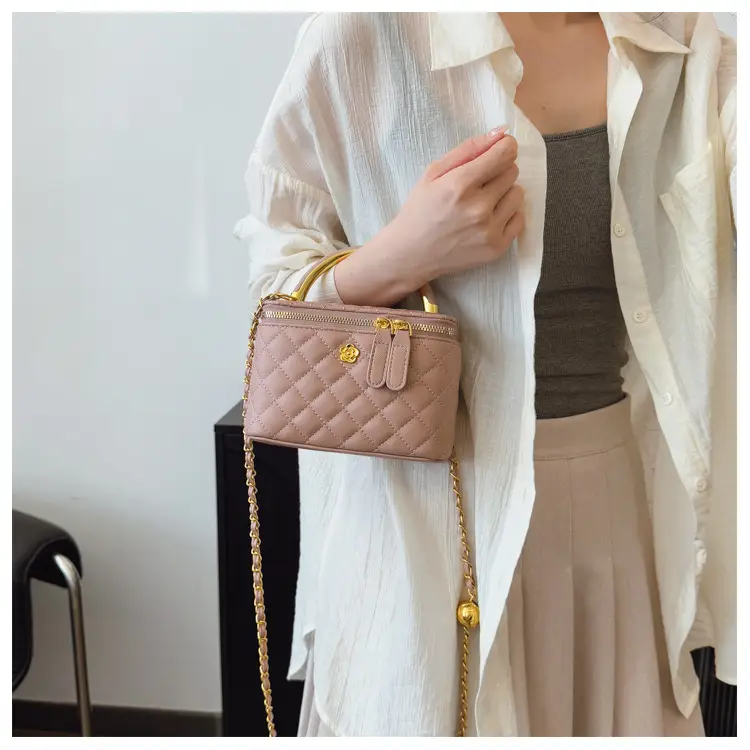 White Rhombic Crossbody Bag with Gold Chain — feature 22