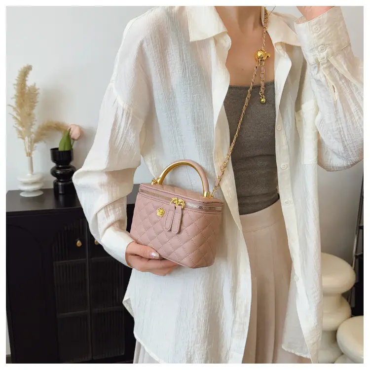 White Rhombic Crossbody Bag with Gold Chain — feature 24