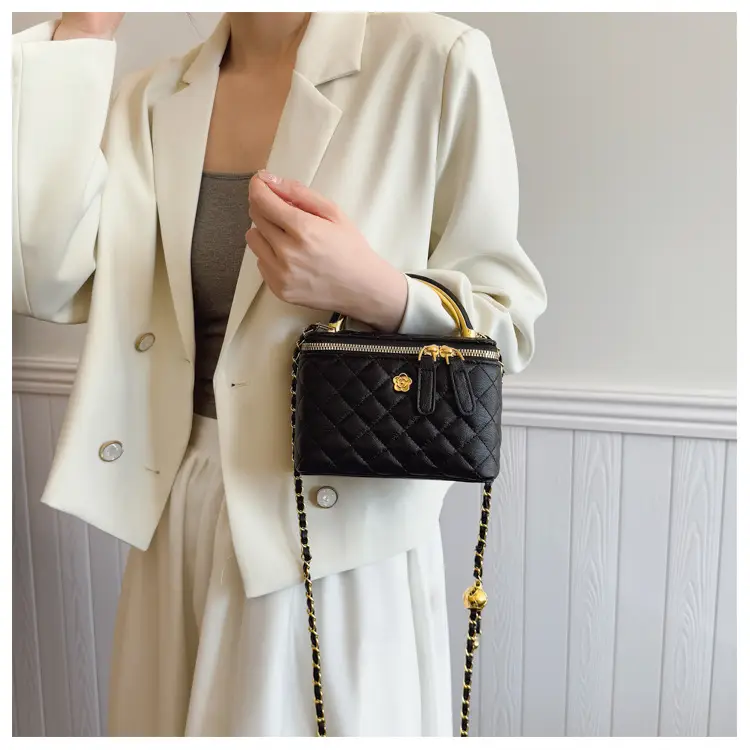 White Rhombic Crossbody Bag with Gold Chain — feature 30
