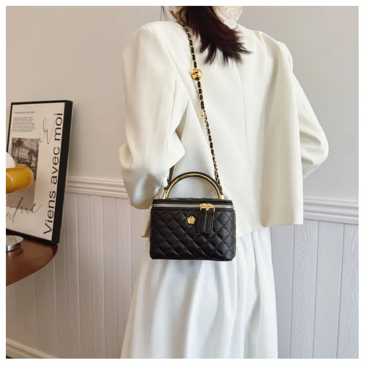 White Rhombic Crossbody Bag with Gold Chain — feature 31