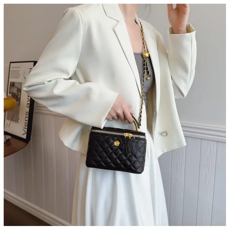 White Rhombic Crossbody Bag with Gold Chain — feature 33