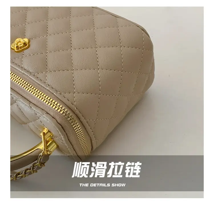 White Rhombic Crossbody Bag with Gold Chain — feature 4