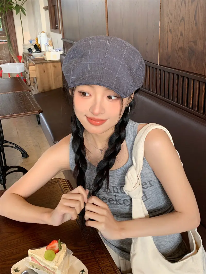 Women's Designer Spring Cap Black Grid Artistic Beret — feature 11