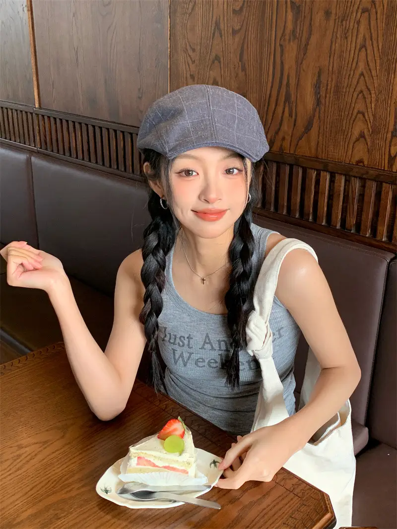 Women's Designer Spring Cap Black Grid Artistic Beret — feature 12