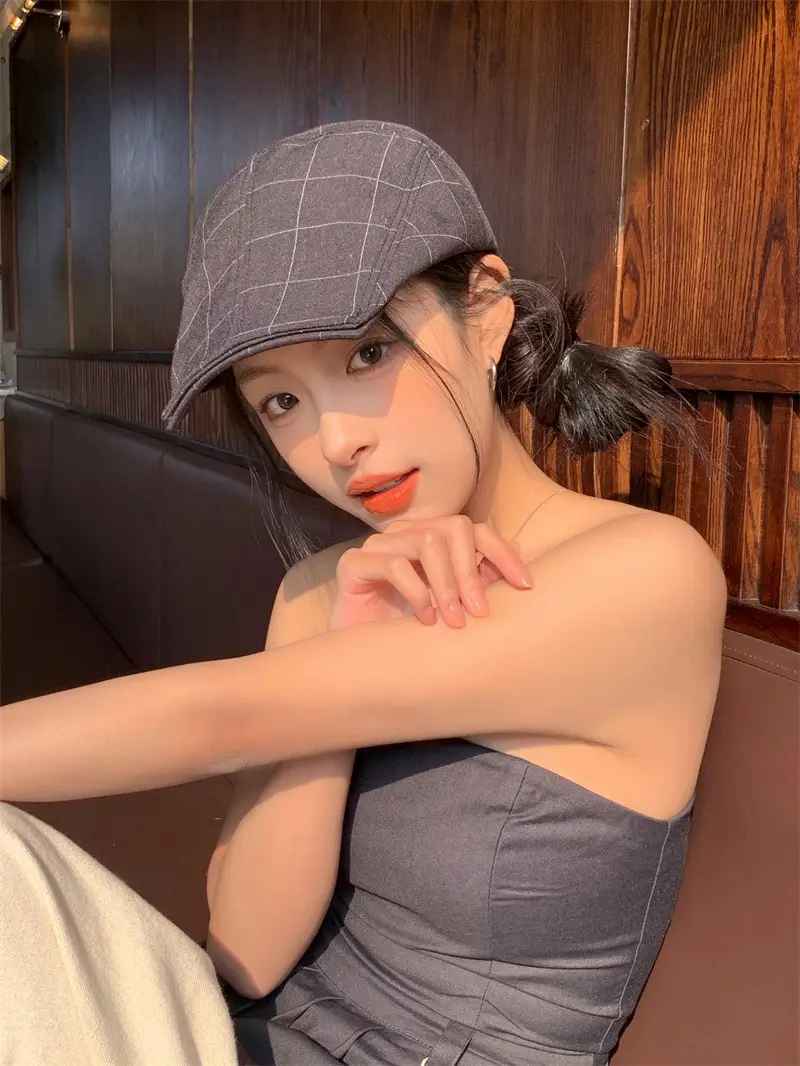 Women's Designer Spring Cap Black Grid Artistic Beret — feature 8