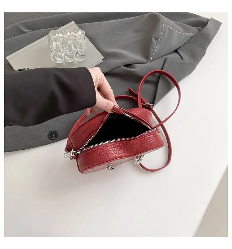 Heart Shape Red PU Chain Bag for Women — feature 17