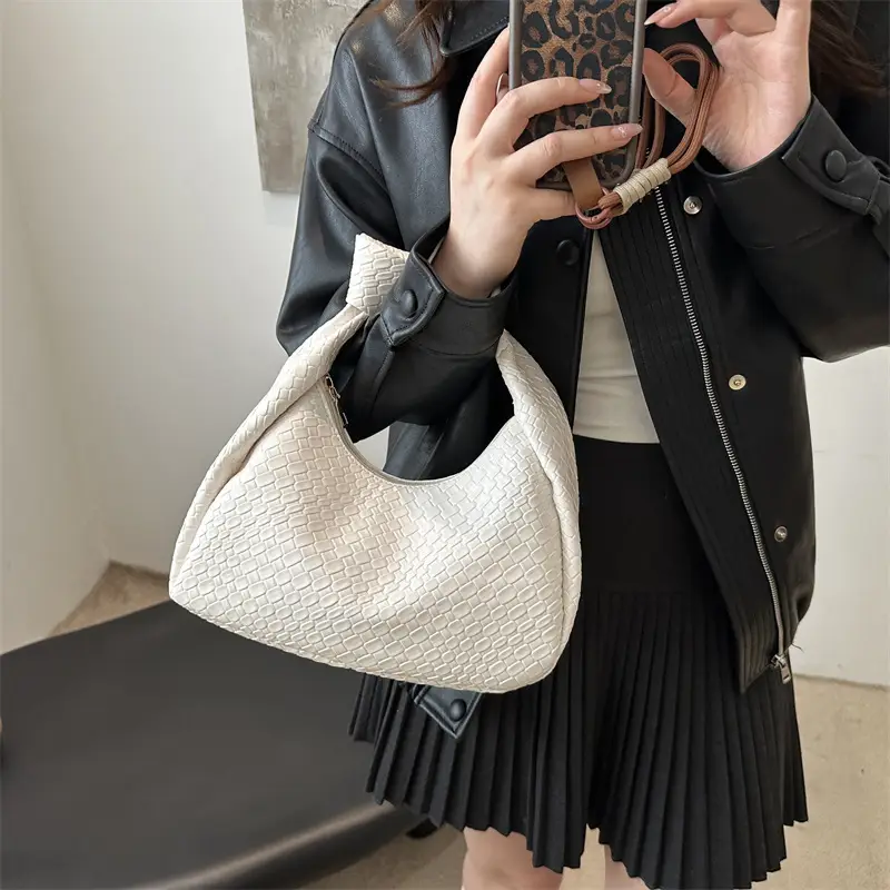 Retro Woven Diamond Bag for Women Casual Commute - Image 6