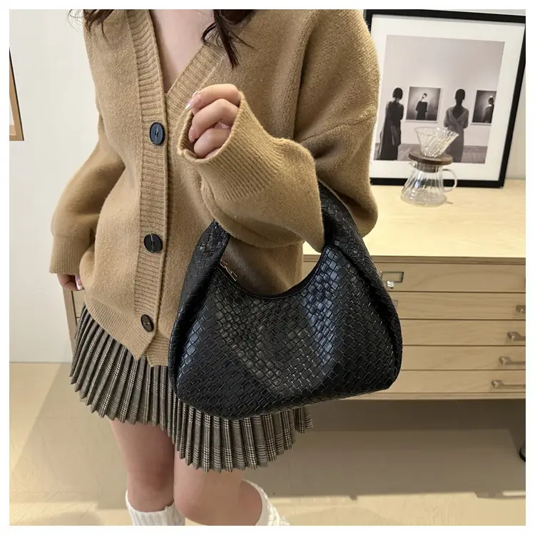 Retro Woven Diamond Bag for Women Casual Commute — feature 9