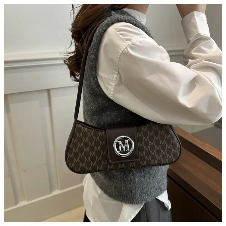 Korean Style Women's Letter Printed Shoulder Bag Brown — feature 33