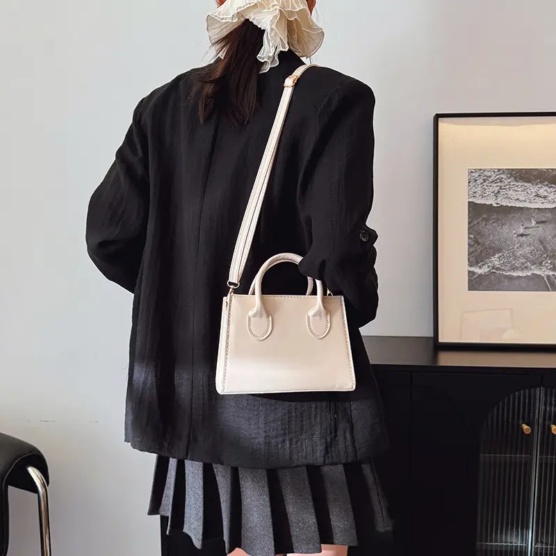 2025 Spring Crossbody Bag Retro Casual Fashion Portable Small Square Bag Women's Simple Popular Western Style Shoulder Bag