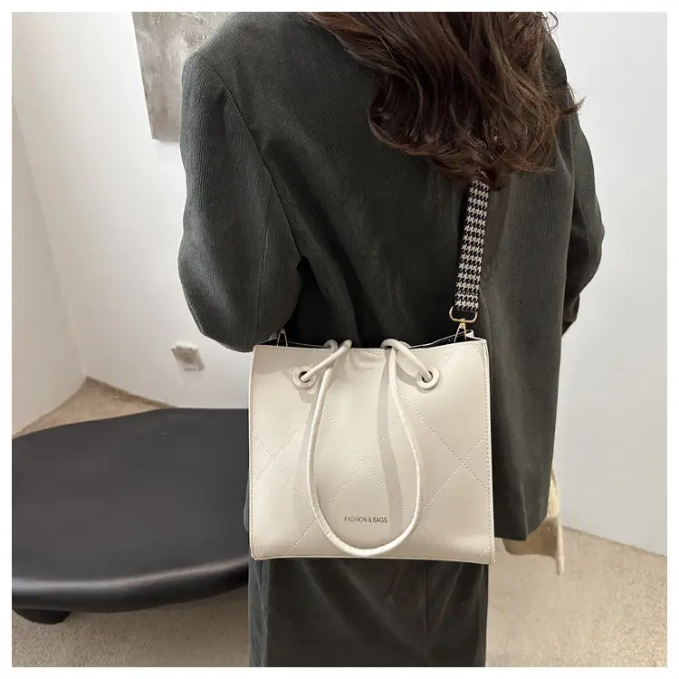 Women's Western Style Shoulder Bag Solid Color 2025 — feature 11
