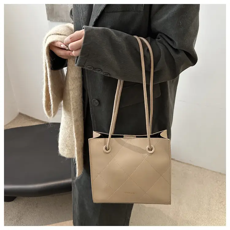 Women's Western Style Shoulder Bag Solid Color 2025 — feature 12